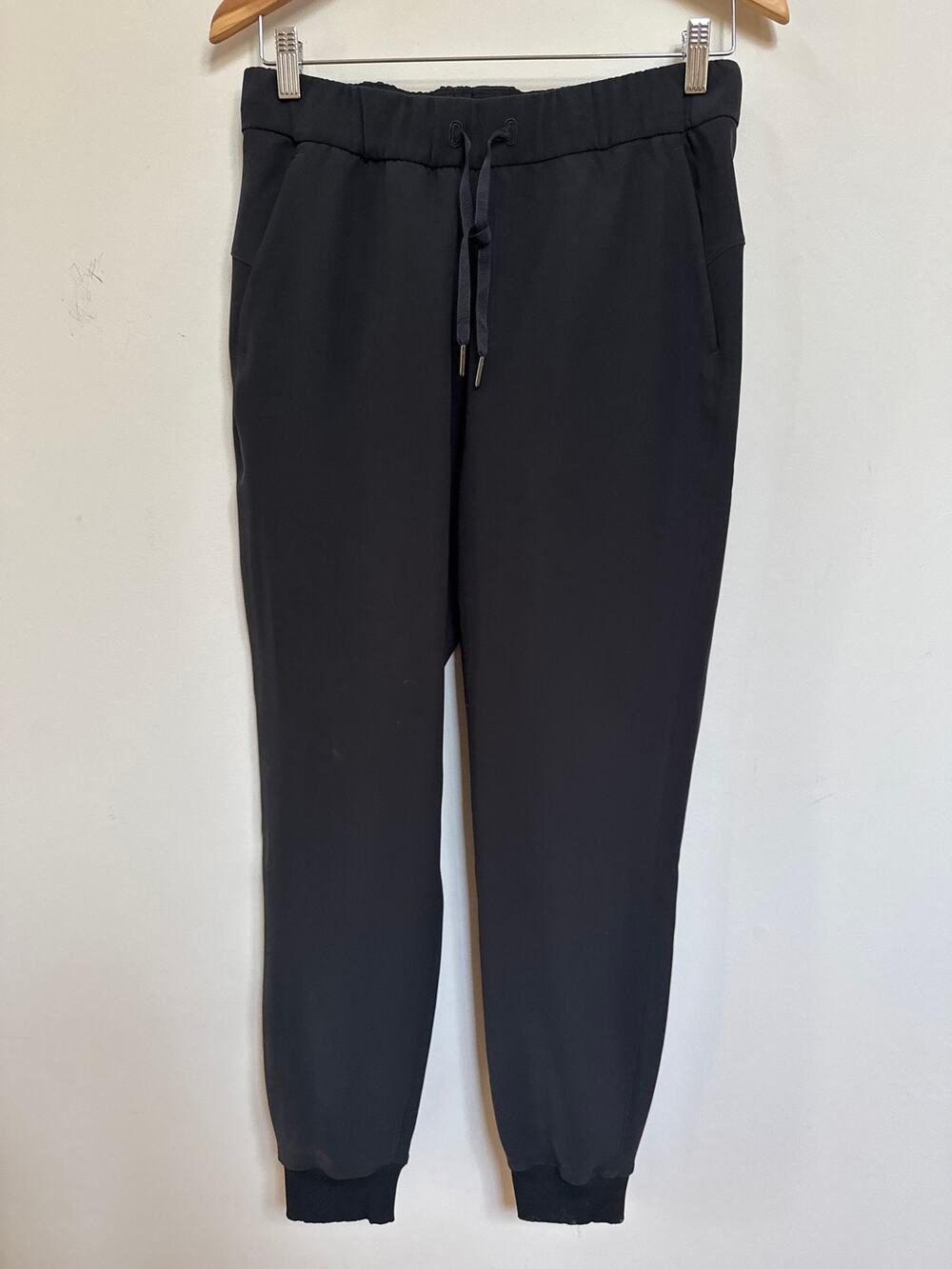 LULULEMON ON THE FLY JOGGER Womens Sz 6 Black Drawstring Stretch Pocket Pants